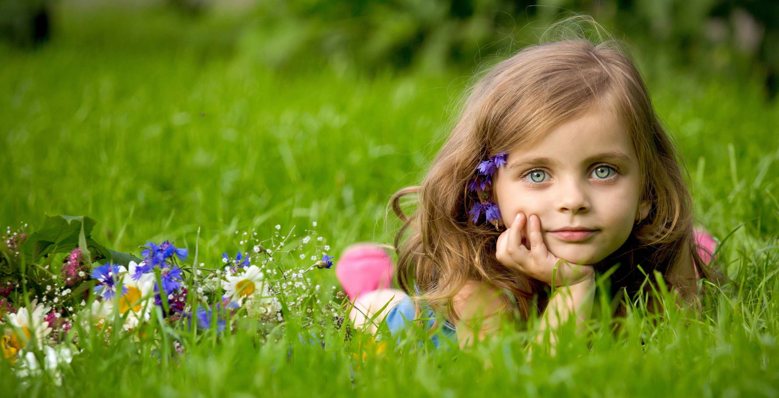 People-Children-Girl-In-Grass-.jpg - 1.15 MB